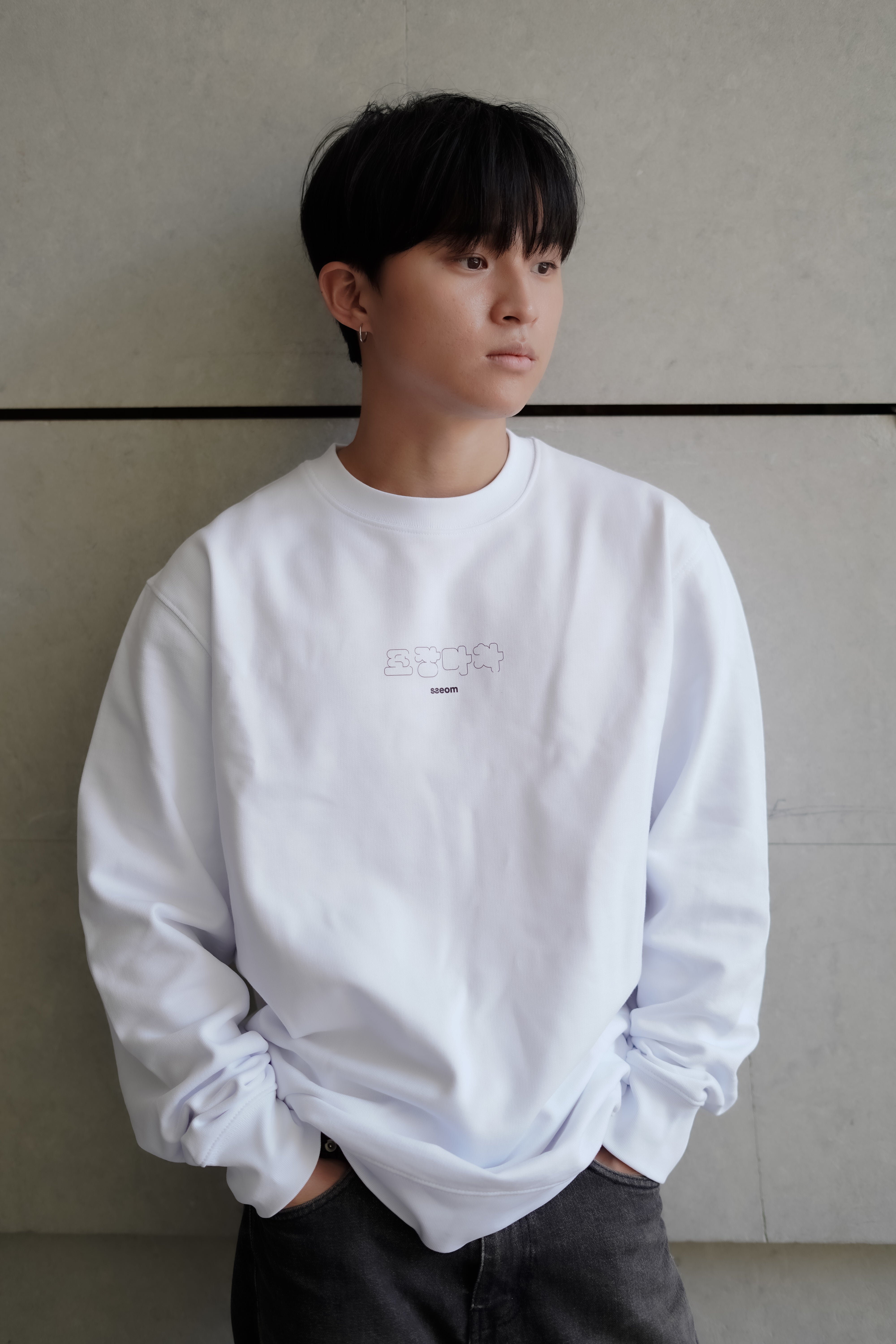 POCHA WHITE CREWNECK
