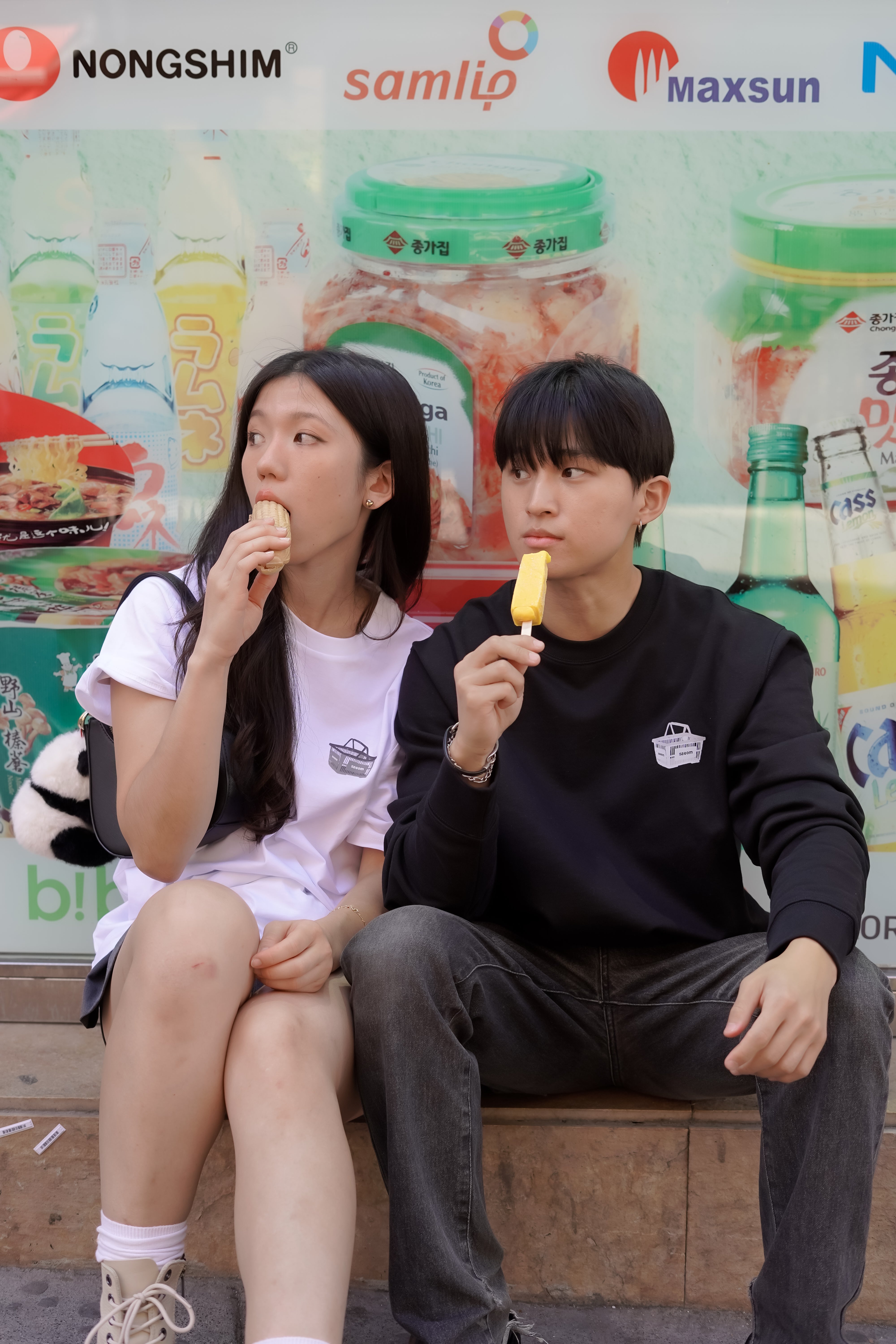 CONVENIENT BLACK CREWNECK