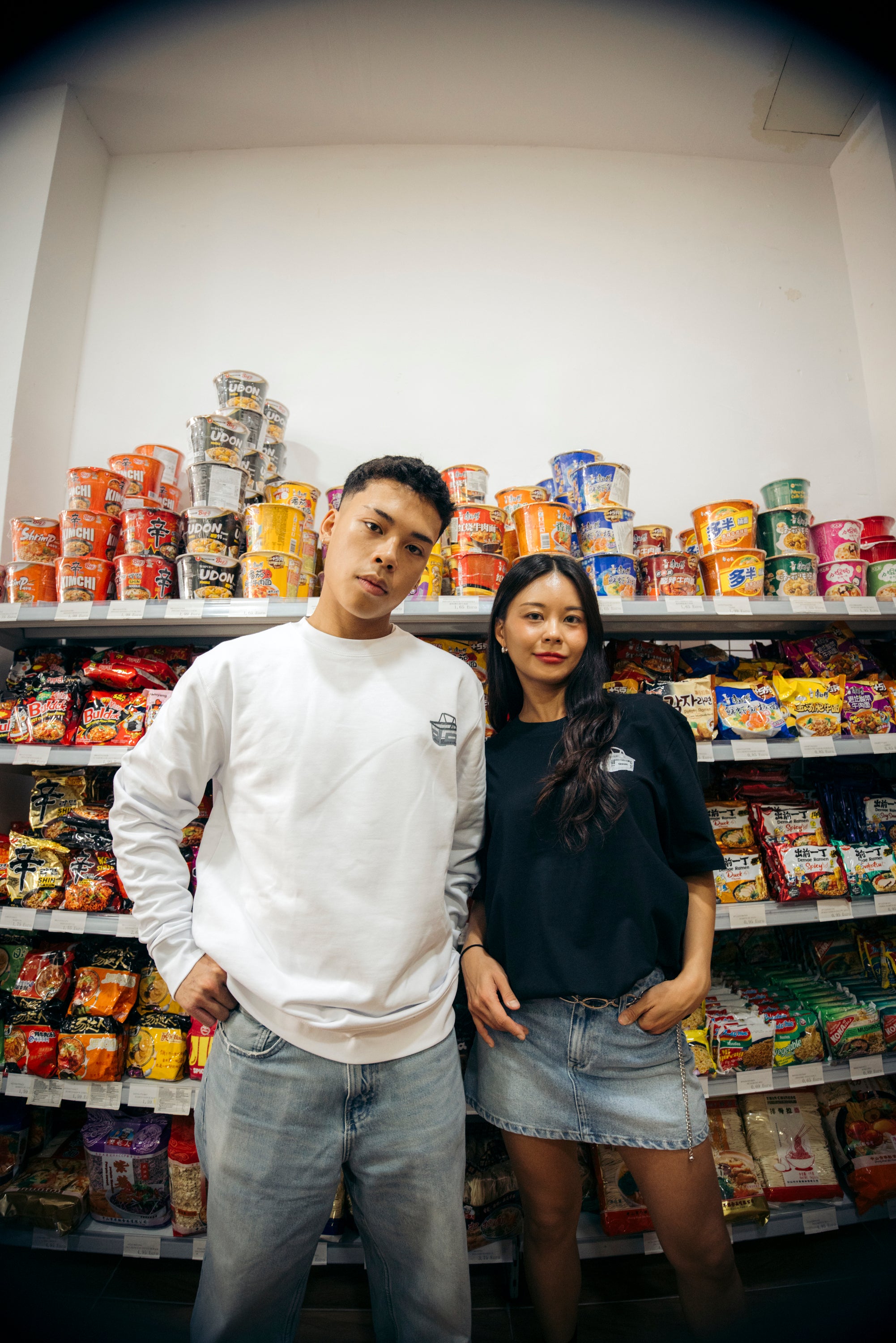 CONVENIENT WHITE CREWNECK